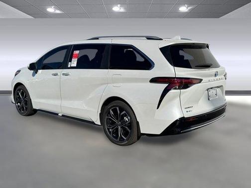 2025 Toyota Sienna Platinum