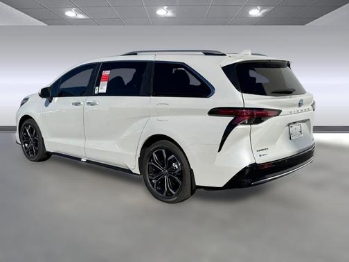 2025 Toyota Sienna Platinum