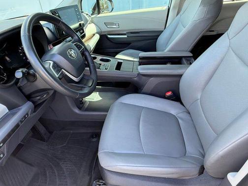 2023 Toyota Sienna XLE 8 Passenger
