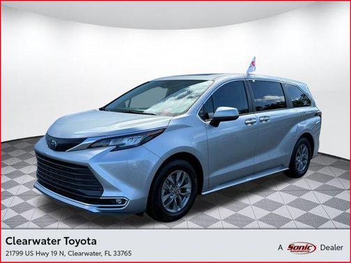 2023 Toyota Sienna XLE 8 Passenger