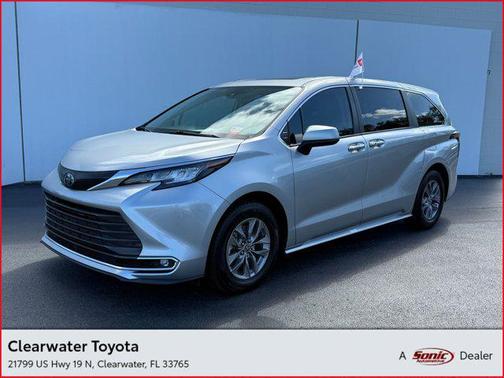 2023 Toyota Sienna XLE 8 Passenger
