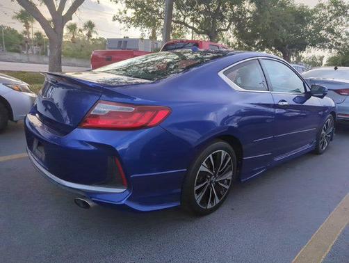2017 Honda Accord EX-L w/Navigation & Honda Sensing