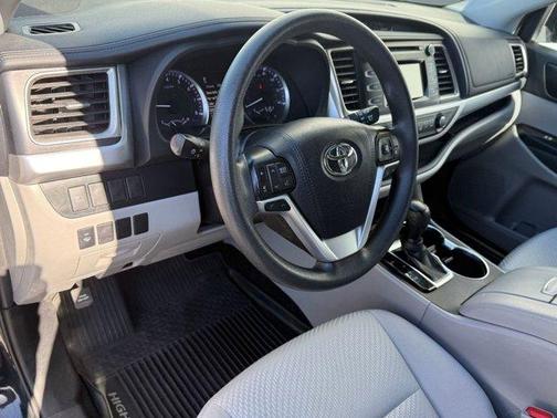 2019 Toyota Highlander LE I4