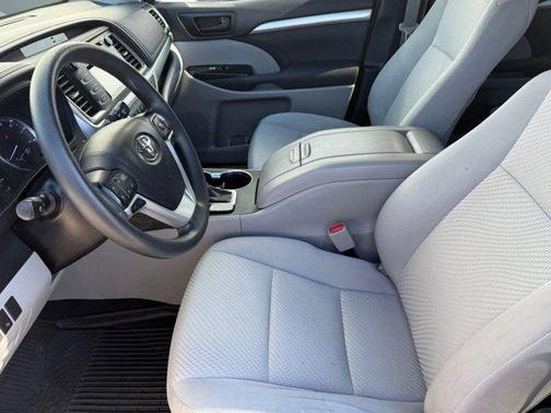 2019 Toyota Highlander LE I4