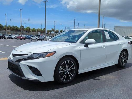 2020 Toyota Camry SE