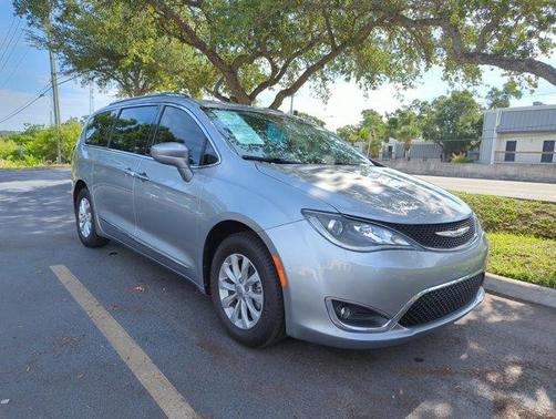 2019 Chrysler Pacifica Touring L