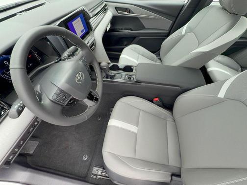Ice Cap 2026 Toyota Camry SE