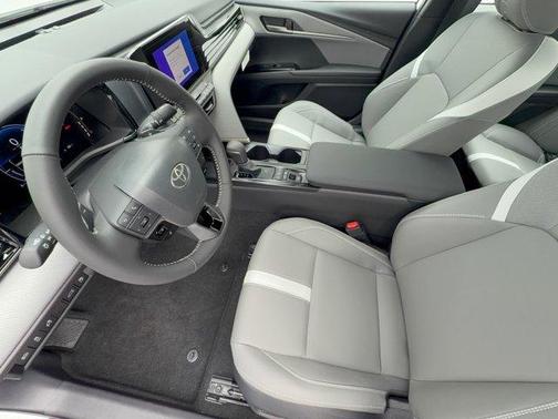 Ice Cap 2026 Toyota Camry SE