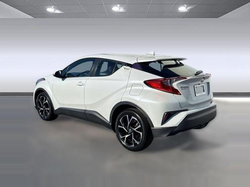 Blizzard Pearl 2021 Toyota C-HR XLE