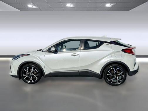 Blizzard Pearl 2021 Toyota C-HR XLE