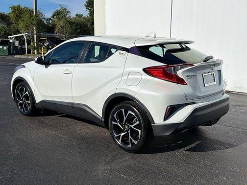 Blizzard Pearl 2021 Toyota C-HR XLE