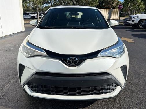Blizzard Pearl 2021 Toyota C-HR XLE