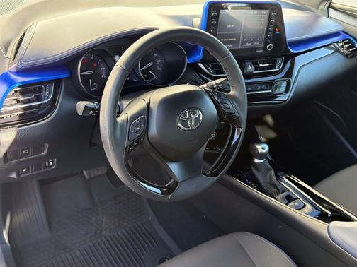 Blizzard Pearl 2021 Toyota C-HR XLE