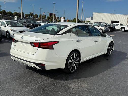 2020 Nissan Altima Platinum FWD