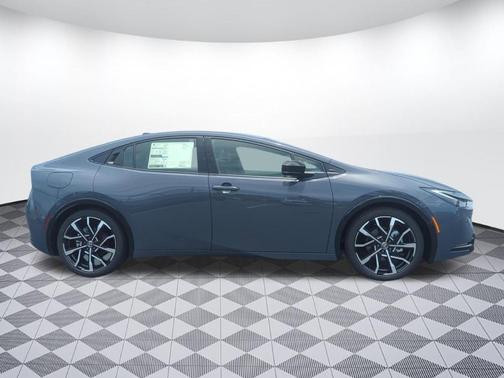 2025 Toyota Prius L