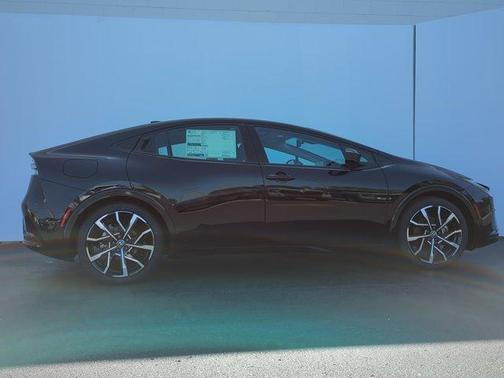 2025 Toyota Prius L