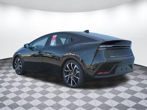 2025 Toyota Prius L