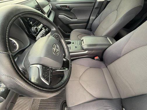 2021 Toyota Highlander LE