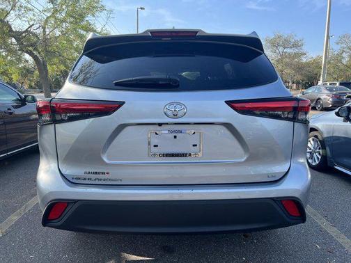 2021 Toyota Highlander LE