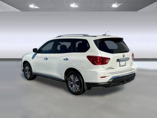 2017 Nissan Pathfinder SV