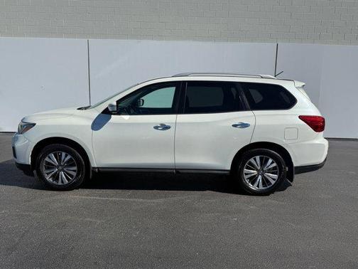 2017 Nissan Pathfinder SV