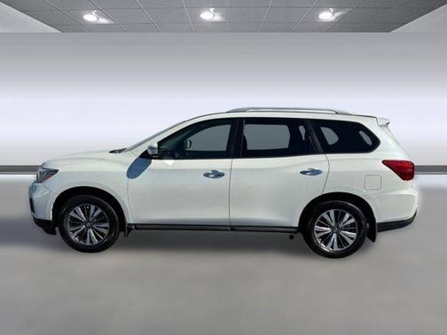 2017 Nissan Pathfinder SV