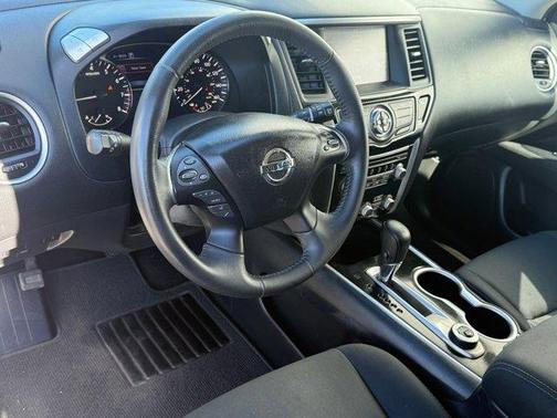 2017 Nissan Pathfinder SV