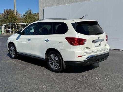 2017 Nissan Pathfinder SV