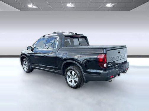 Crystal Black Pearl 2025 Honda Ridgeline RTL