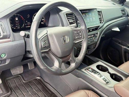 Crystal Black Pearl 2025 Honda Ridgeline RTL