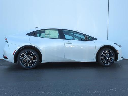 2025 Toyota Prius LE