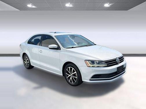 Silver 2017 Volkswagen Jetta 1.4T SE