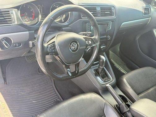 Silver 2017 Volkswagen Jetta 1.4T SE
