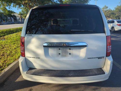 2010 Chrysler Town & Country Touring