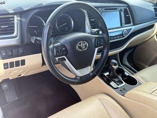 Blizzard Pearl 2019 Toyota Highlander XLE