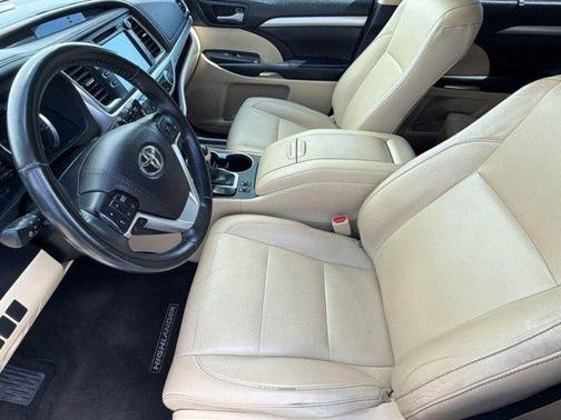 Blizzard Pearl 2019 Toyota Highlander XLE