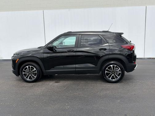 Mosaic Black Metallic 2025 Chevrolet Trailblazer LT