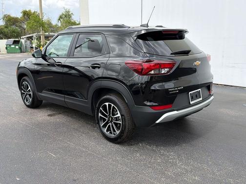 Mosaic Black Metallic 2025 Chevrolet Trailblazer LT
