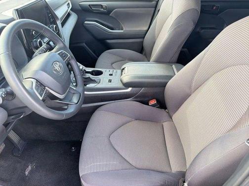 Blueprint 2025 Toyota Highlander LE