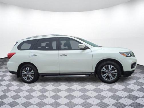 2019 Nissan Pathfinder SV