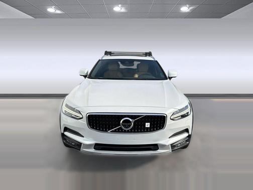 Crystal White Pearl Metallic 2020 Volvo V90 Cross Country T6