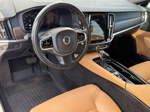 Crystal White Pearl Metallic 2020 Volvo V90 Cross Country T6