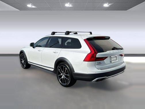 Crystal White Pearl Metallic 2020 Volvo V90 Cross Country T6