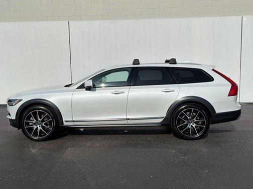 Crystal White Pearl Metallic 2020 Volvo V90 Cross Country T6