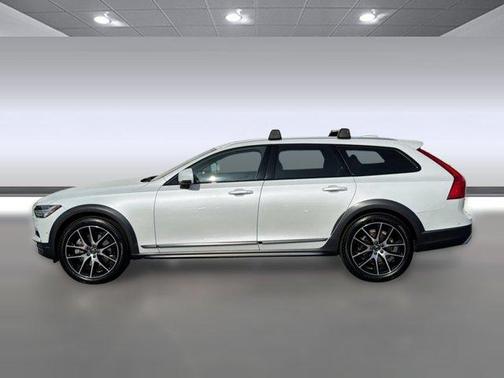 Crystal White Pearl Metallic 2020 Volvo V90 Cross Country T6