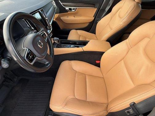 Crystal White Pearl Metallic 2020 Volvo V90 Cross Country T6