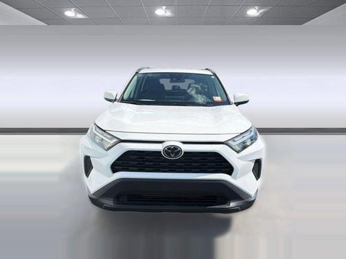Ice Cap 2024 Toyota RAV4 XLE