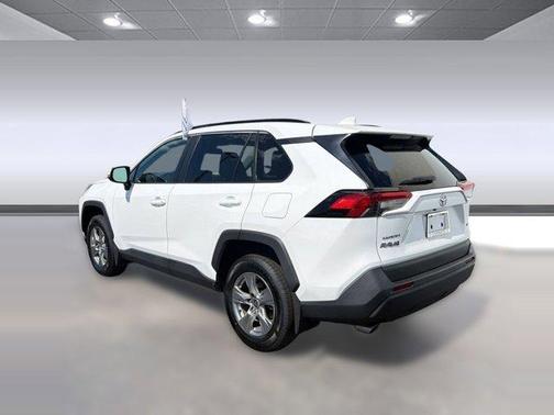 Ice Cap 2024 Toyota RAV4 XLE