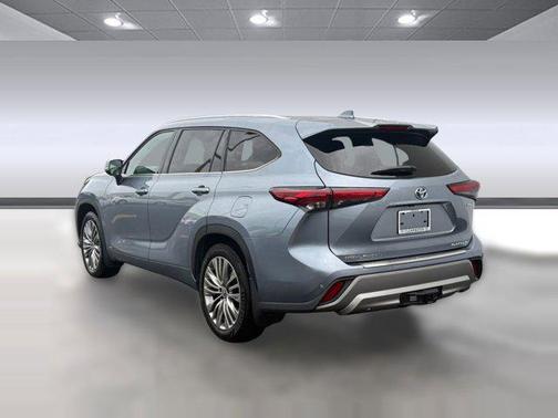 2021 Toyota Highlander Hybrid Platinum