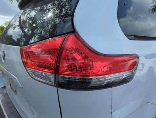 2014 Toyota Sienna LE